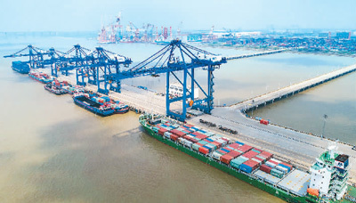 中国理念赢得世界更多回响——从货物吊装技术看全球合作新篇章